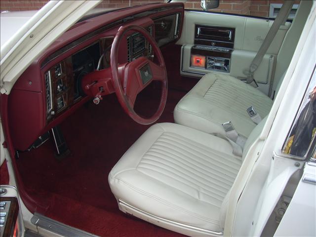 Cadillac Brougham 1992 photo 2