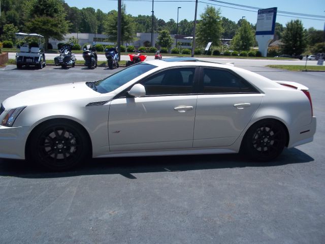 Cadillac CTS-V 2010 photo 13