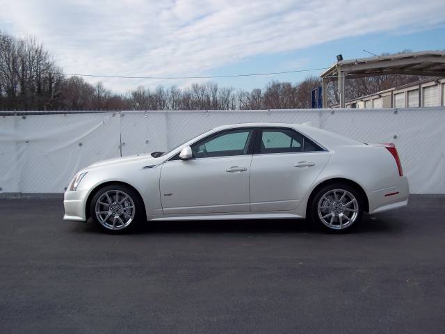 Cadillac CTS-V 2010 photo 1