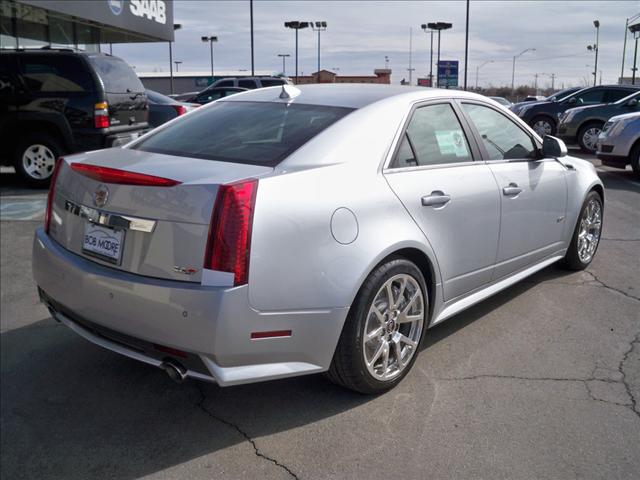 Cadillac CTS-V 2011 photo 2