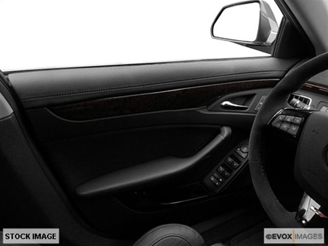 Cadillac CTS-V 2011 photo 2