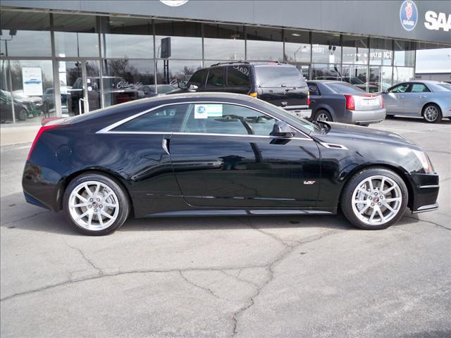 Cadillac CTS-V 2011 photo 2