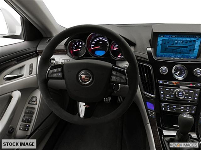 Cadillac CTS-V 2011 photo 2