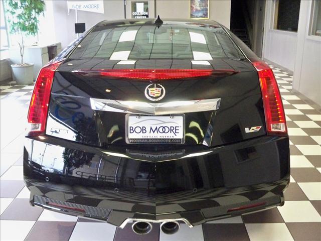 Cadillac CTS-V 2011 photo 2