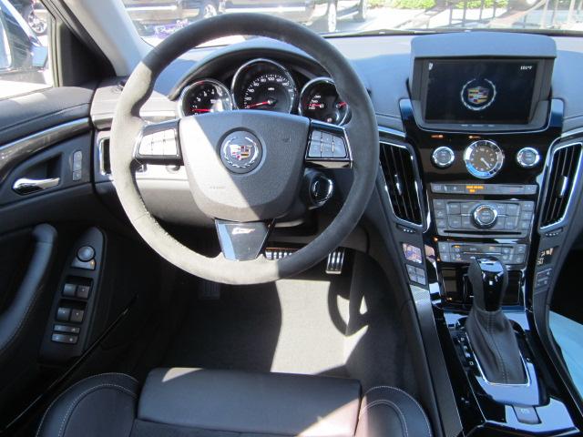 Cadillac CTS-V 2012 photo 2