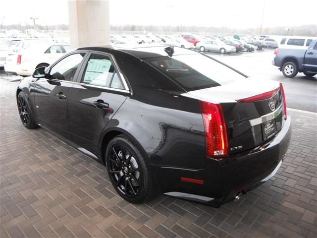 Cadillac CTS-V 2012 photo 2