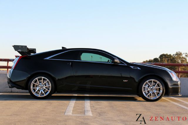 Cadillac CTS-V 2012 photo 2