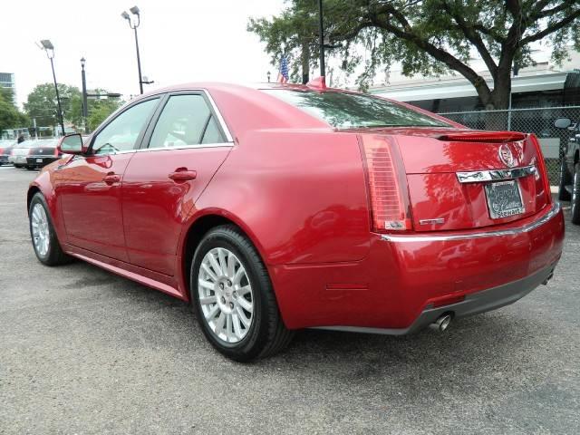 Cadillac CTS 2010 photo 2