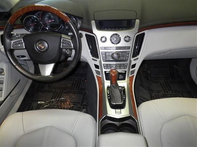 Cadillac CTS 2010 photo 2