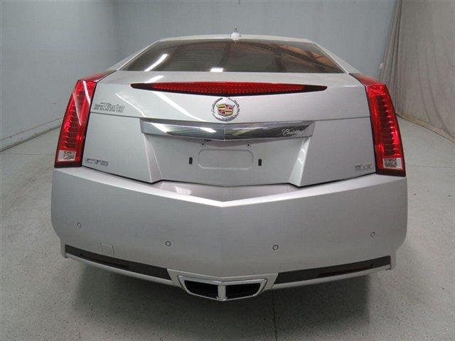 Cadillac CTS 2011 photo 2