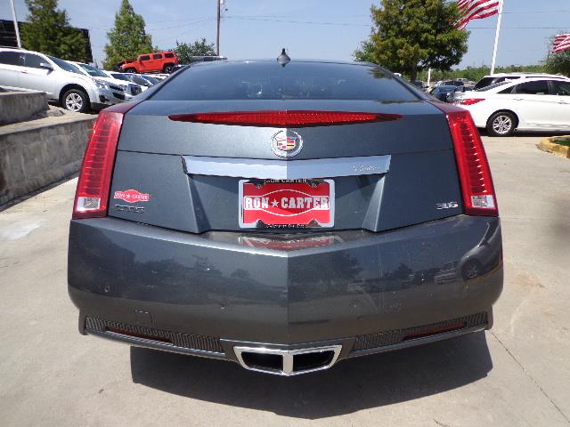 Cadillac CTS 2011 photo 2