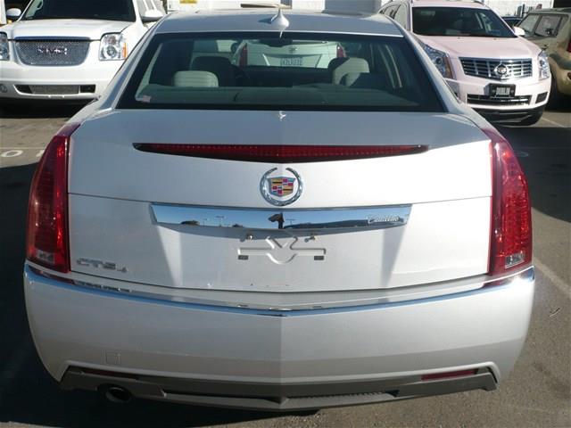 Cadillac CTS 2011 photo 2