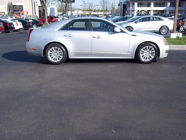 Cadillac CTS 2011 photo 2