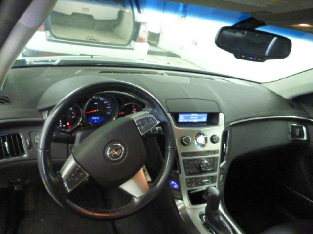 Cadillac CTS 2011 photo 2