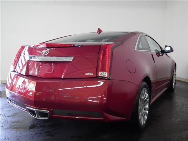 Cadillac CTS 2012 photo 2