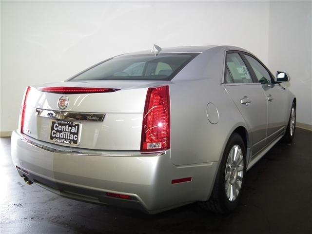 Cadillac CTS 2012 photo 2