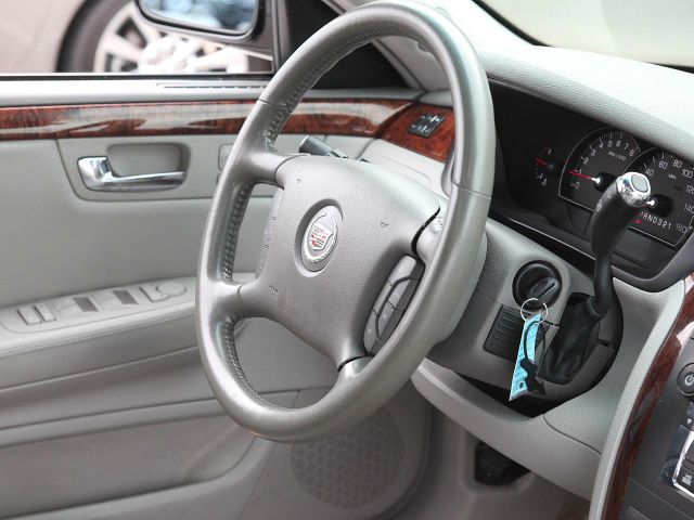 Cadillac DTS 2006 photo 20