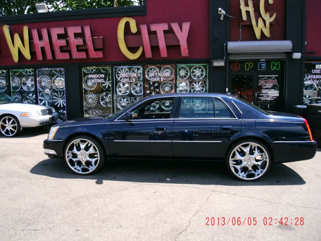 Cadillac DTS 2006 photo 2