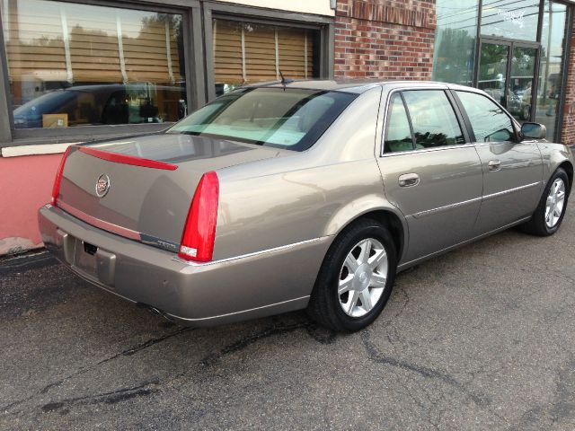 Cadillac DTS 2006 photo 2