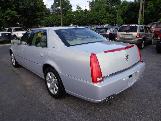 Cadillac DTS 2006 photo 2