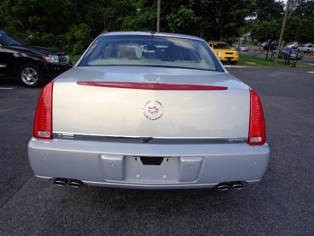 Cadillac DTS 2006 photo 30