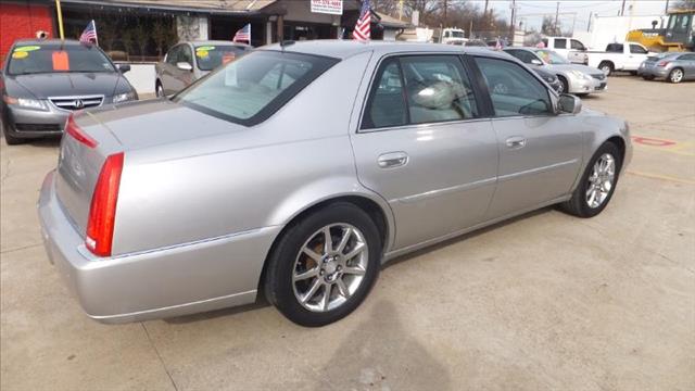 Cadillac DTS 2006 photo 1