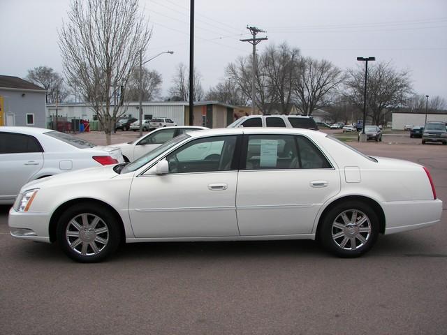 Cadillac DTS Unknown Sedan