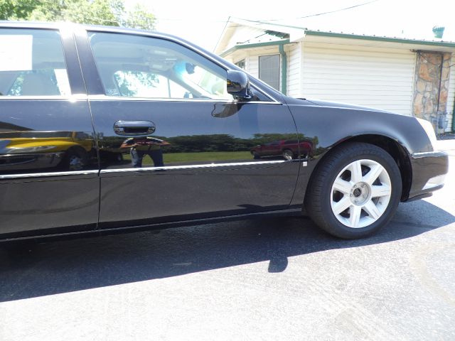 Cadillac DTS 2006 photo 2