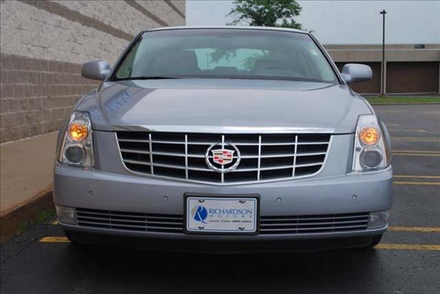 Cadillac DTS Unknown Sedan