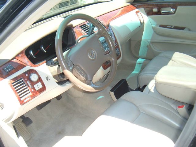 Cadillac DTS 2006 photo 2