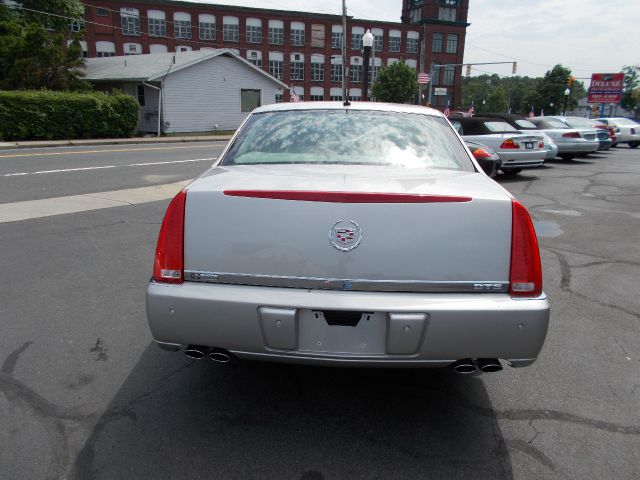 Cadillac DTS 2006 photo 12