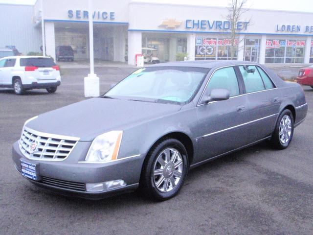 Cadillac DTS Unknown Sedan