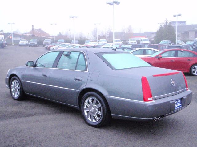 Cadillac DTS 2006 photo 1