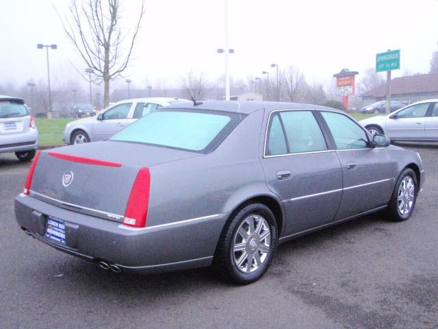 Cadillac DTS 2006 photo 2