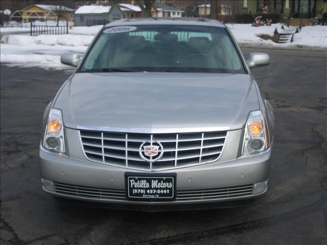 Cadillac DTS Base Sedan