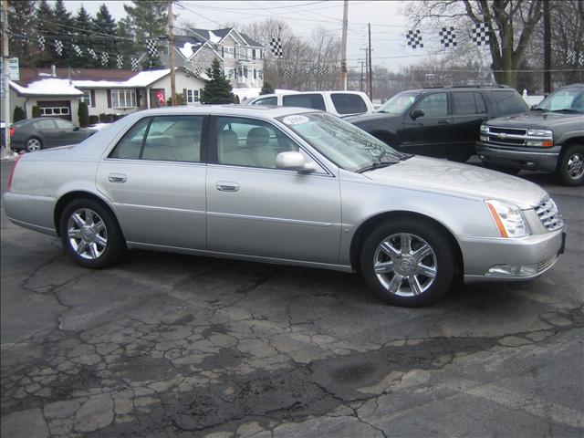 Cadillac DTS 2006 photo 1