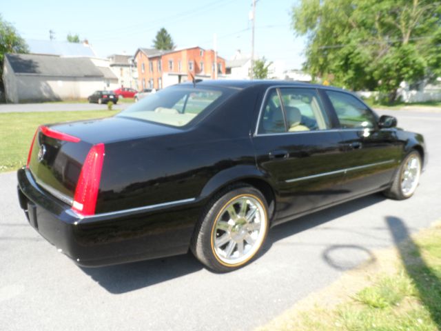 Cadillac DTS 2006 photo 12