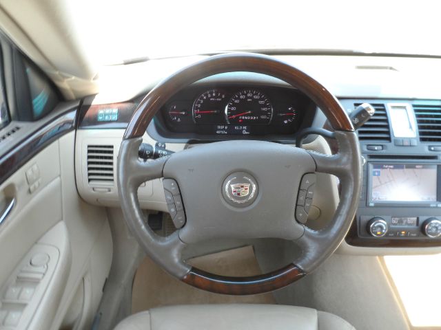 Cadillac DTS 2006 photo 20