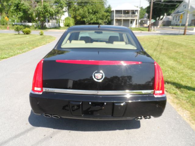 Cadillac DTS 2006 photo 21