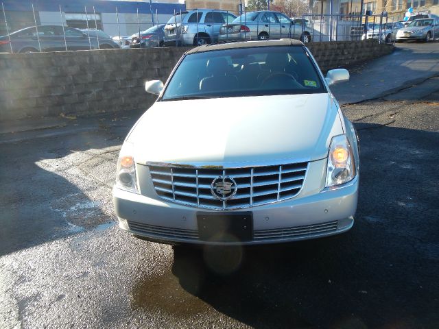 Cadillac DTS 2006 photo 2