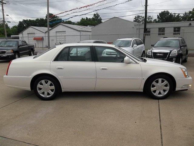 Cadillac DTS 2006 photo 2