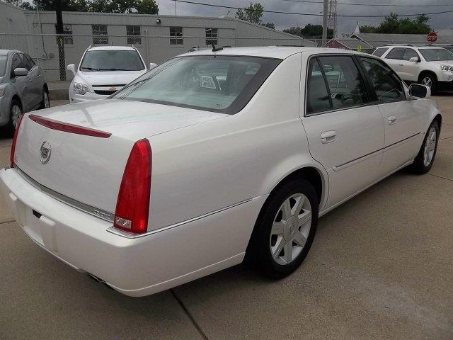 Cadillac DTS 2006 photo 3