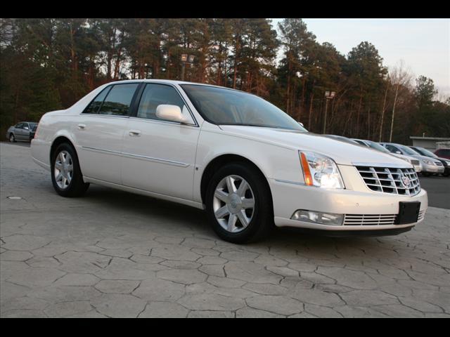 Cadillac DTS 4dr Sdn I4 SE-R Sedan