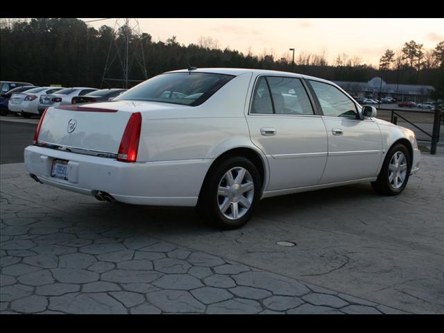 Cadillac DTS 2006 photo 2