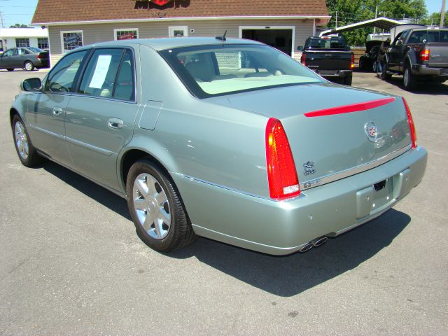 Cadillac DTS 2006 photo 2