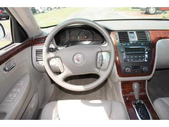 Cadillac DTS 2006 photo 5