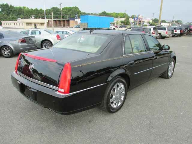 Cadillac DTS 2006 photo 1