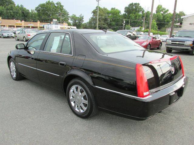 Cadillac DTS 2006 photo 2