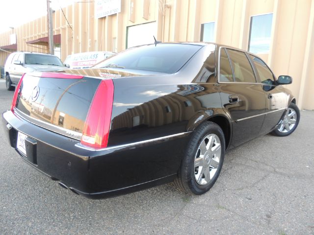 Cadillac DTS 2006 photo 2