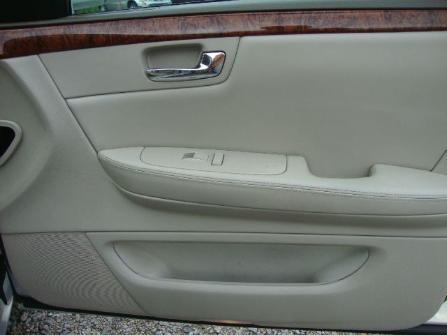 Cadillac DTS 2006 photo 14